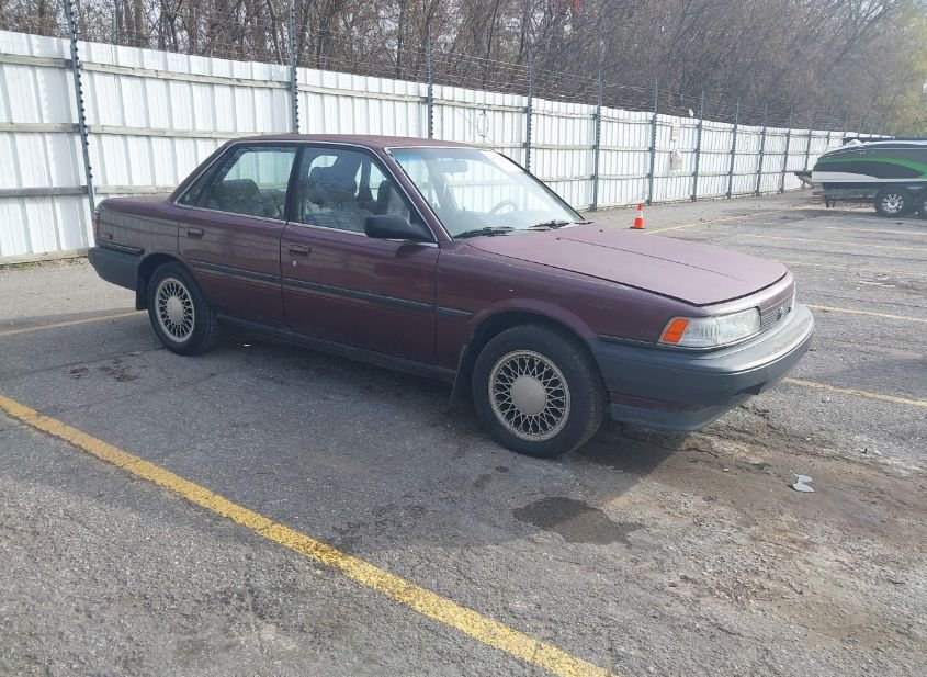 1990 TOYOTA CAMRY DLX photo