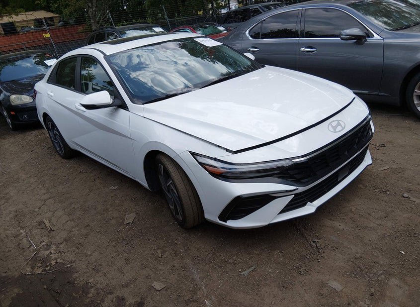 2025 Hyundai Elantra 2.0L I-4 DOHC, VVT, REGUL (VIN: KMHLP4DG4SU909230)