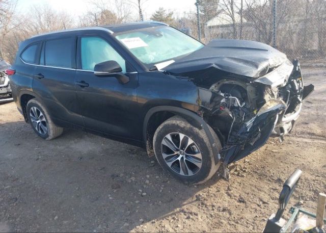 2021 TOYOTA HIGHLANDER (VIN: 5TDGZRBHXMS141043)