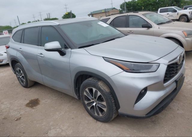 2021 TOYOTA HIGHLANDER (VIN: 5TDGZRAH5MS051090)