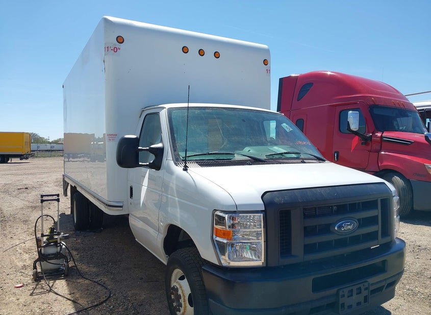 2024 Ford E-450 Cutaway photo