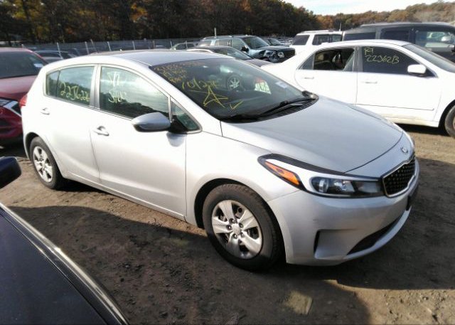 KNAFK5A84H5700881 2017 KIA FORTE5