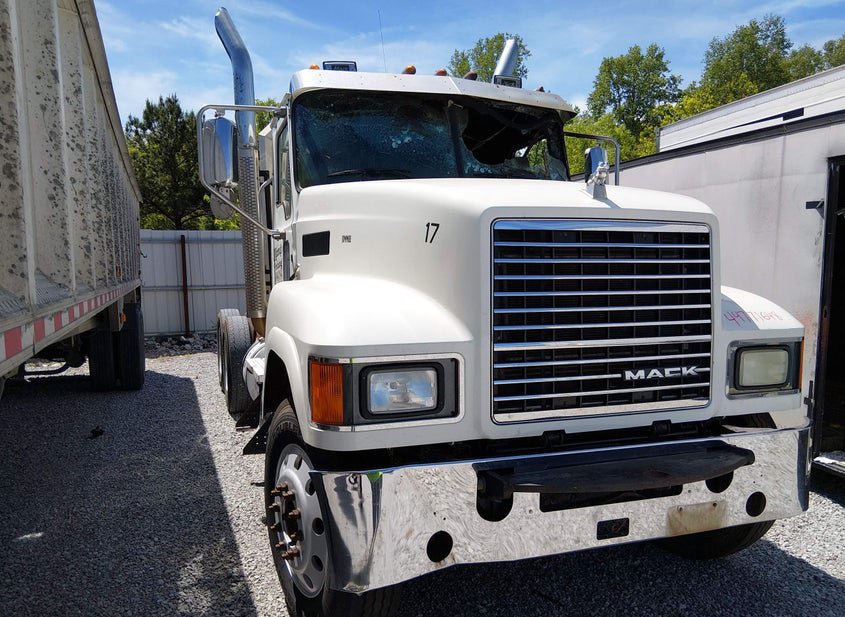 2017 Mack Pinnacle photo