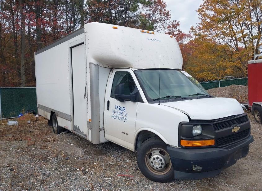 2017 CHEVROLET EXPRESS CUTAWAY 4500 SERIES photo