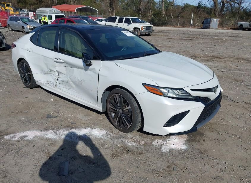 2018 TOYOTA CAMRY XSE photo