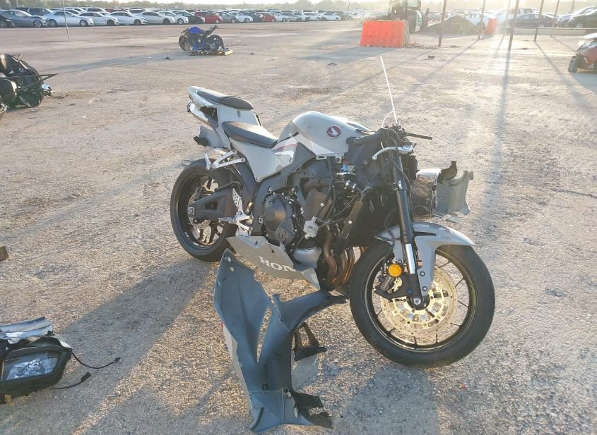 2025 HONDA CBR600 RR photo