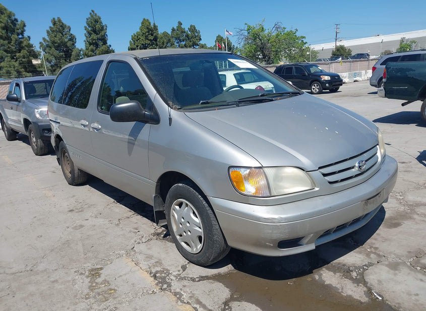 2001 Toyota Sienna 3.0L photo