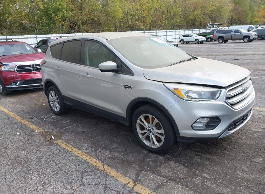 2017 FORD ESCAPE SE photo