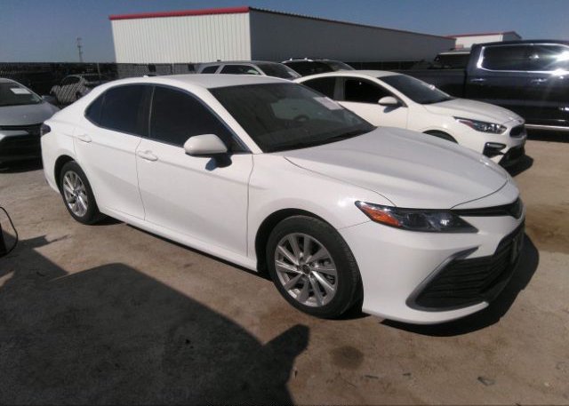 2022 TOYOTA CAMRY (VIN: 4T1C11AK4NU686863)