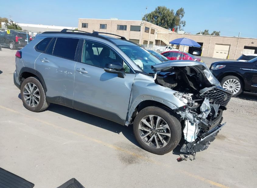 2025 TOYOTA COROLLA CROSS XLE photo