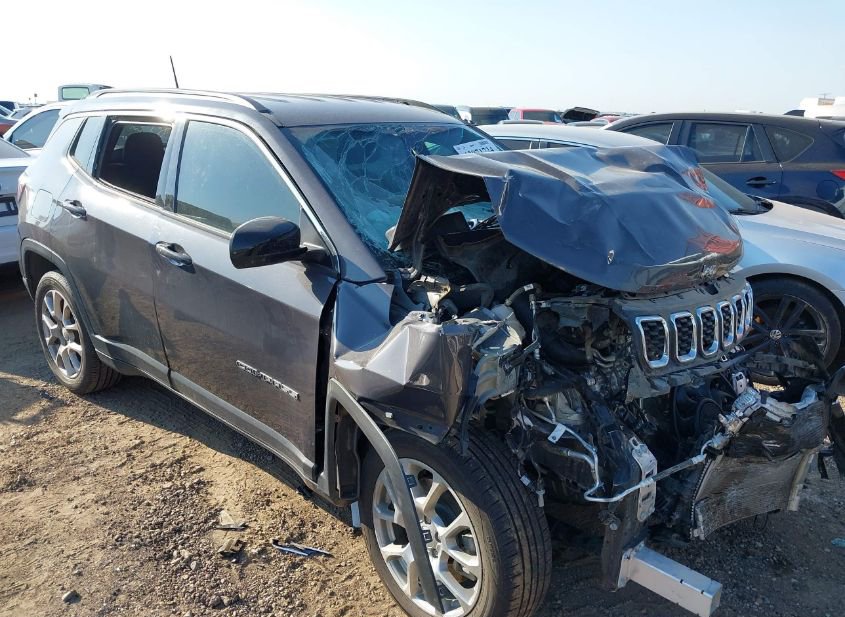 2024 JEEP COMPASS LATITUDE LUX FWD photo