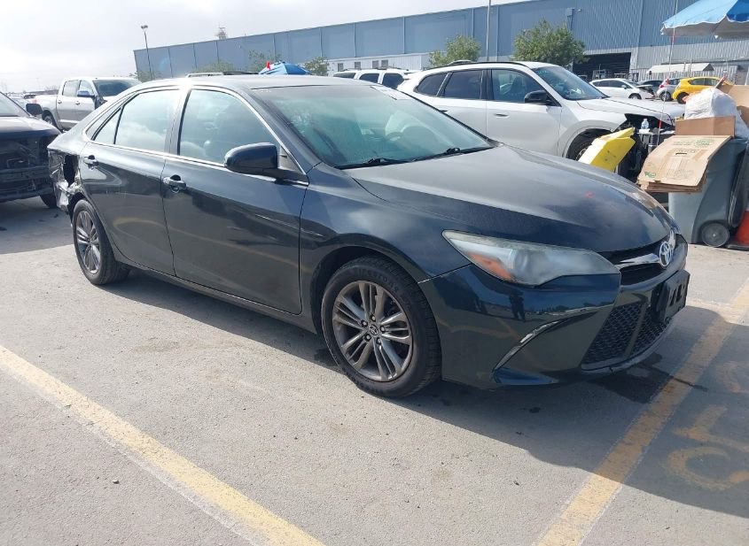 2016 TOYOTA CAMRY SE photo