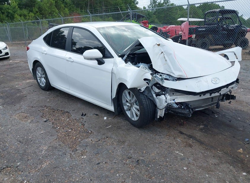 2026 Toyota Camry 2.5L (VIN: 4T1DAACK3TU669681)