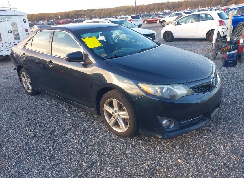 2013 TOYOTA CAMRY SE photo