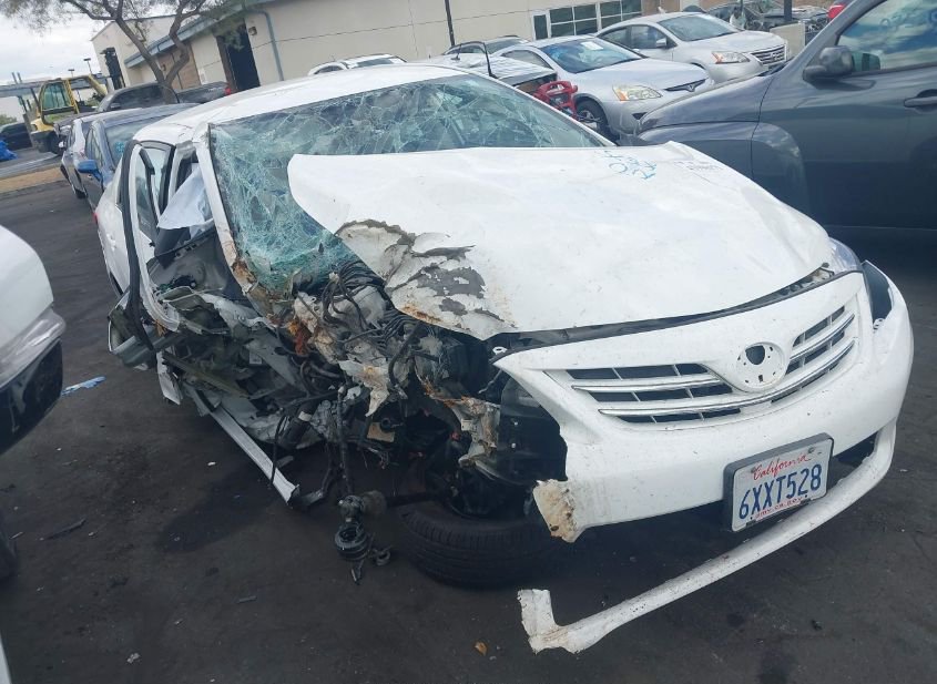 2013 TOYOTA COROLLA LE photo