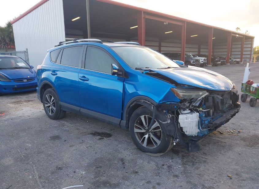 2016 TOYOTA RAV4 XLE photo