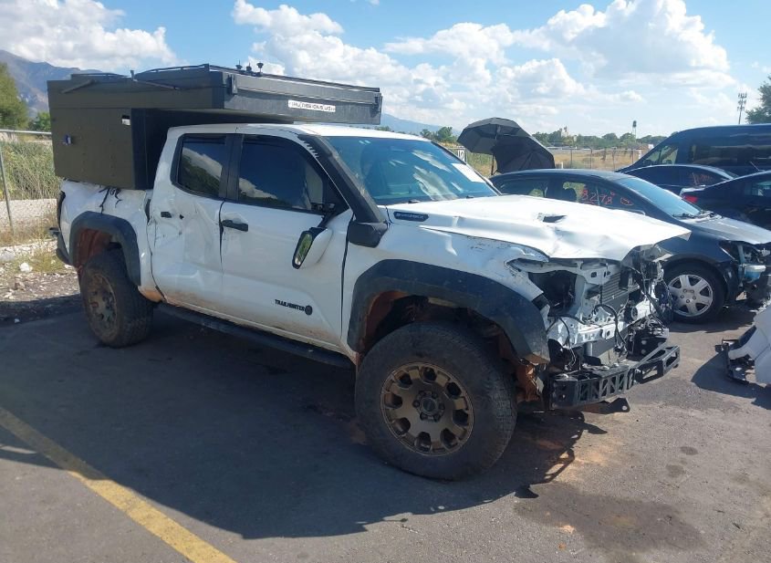 2024 TOYOTA TACOMA HYBRID TRAILHUNTER photo