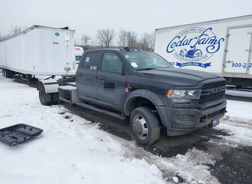 2024 RAM 5500 CHASSIS TRADESMAN/SLT photo