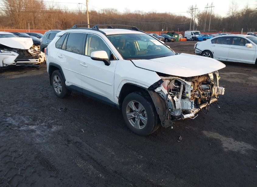 2022 TOYOTA RAV4 HYBRID XLE photo