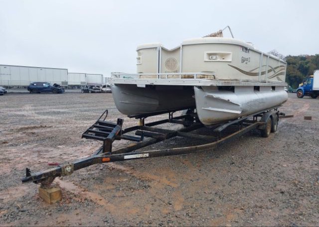 2003 CREST III 2LM photo