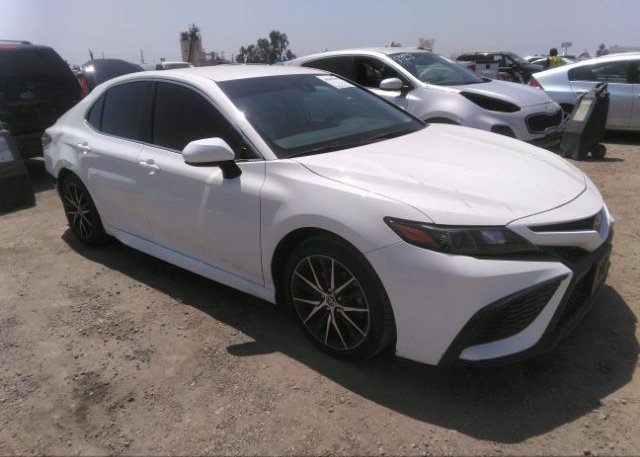 2021 TOYOTA CAMRY (VIN: 4T1G11AK4MU421893)
