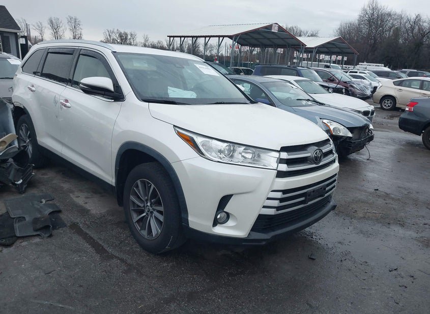 2019 TOYOTA HIGHLANDER XLE photo
