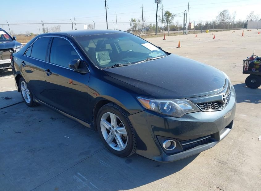 2013 TOYOTA CAMRY SE photo