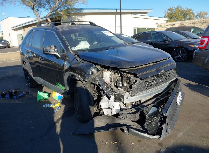 2019 TOYOTA RAV4 LE photo