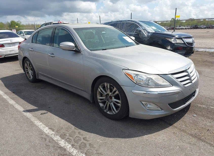 2013 HYUNDAI GENESIS 3.8 photo