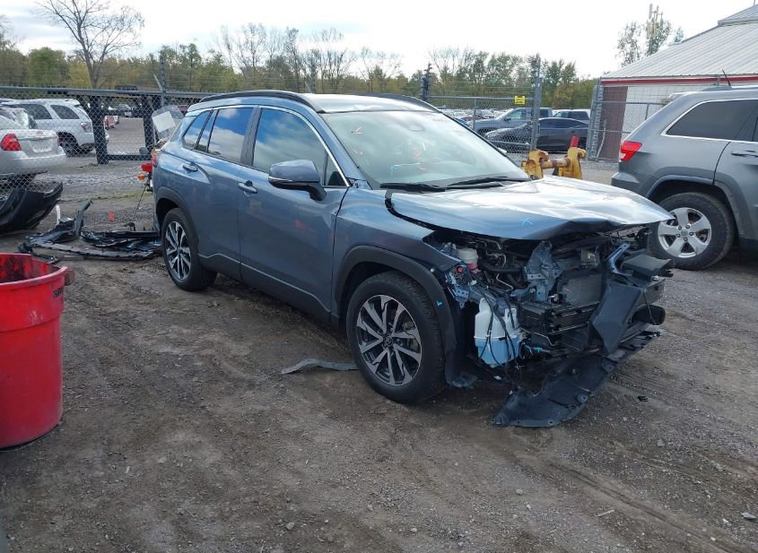 2024 TOYOTA COROLLA CROSS XLE photo