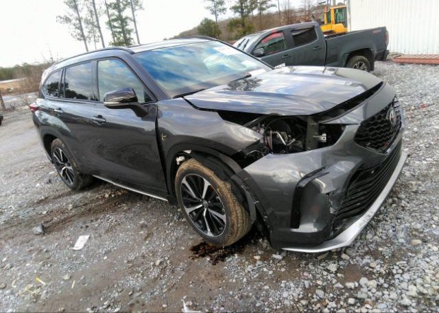 2022 TOYOTA HIGHLANDER (VIN: 5TDLZRAH8NS143231)