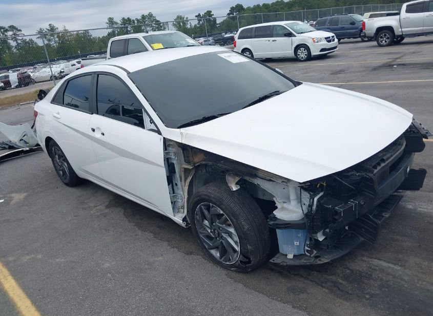 2024 HYUNDAI ELANTRA SEL photo