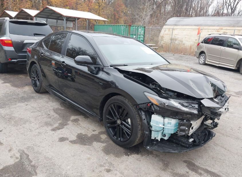 2025 Toyota Camry 2.5L photo