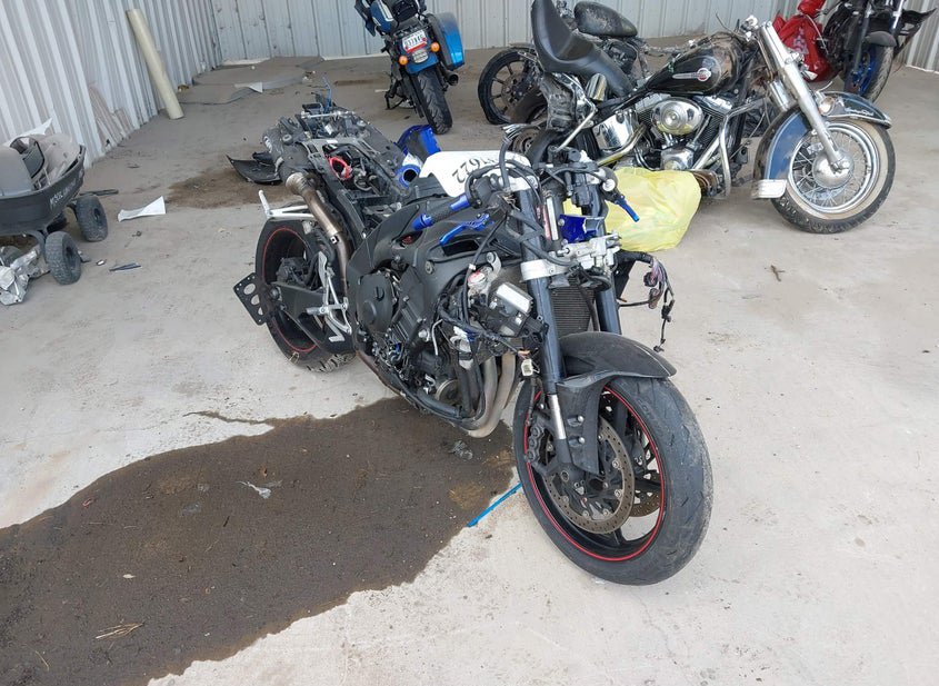 2009 Yamaha Yzfr1 4 photo