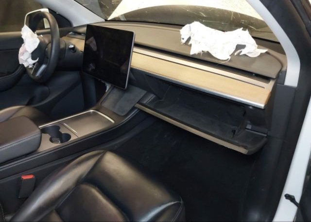 2021 TESLA MODEL Y(VIN: 5YJYGDEE8MF207771