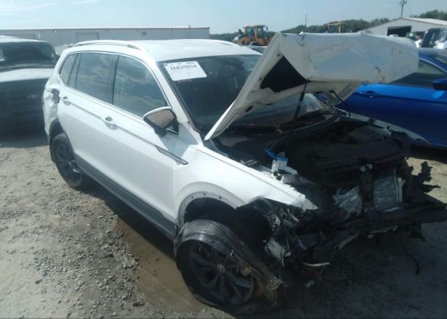2022 VOLKSWAGEN TIGUAN (VIN: 3VV2B7AX2NM032011)