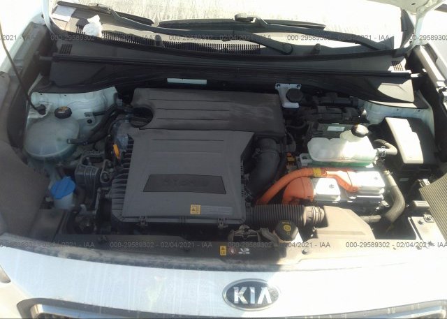 KNDCB3LC6J5211402 2018 KIA NIRO