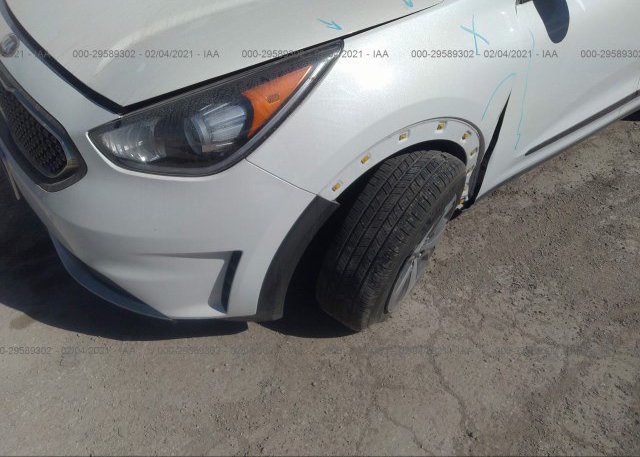 KNDCB3LC6J5211402 2018 KIA NIRO