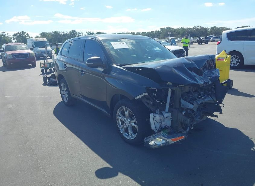 2014 MITSUBISHI OUTLANDER SE photo