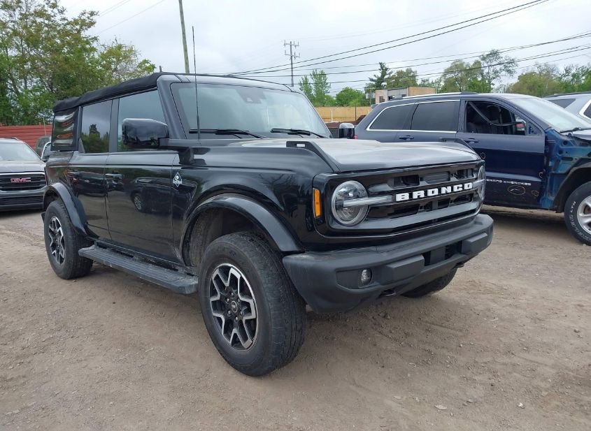 2023 FORD BRONCO OUTER BANKS photo