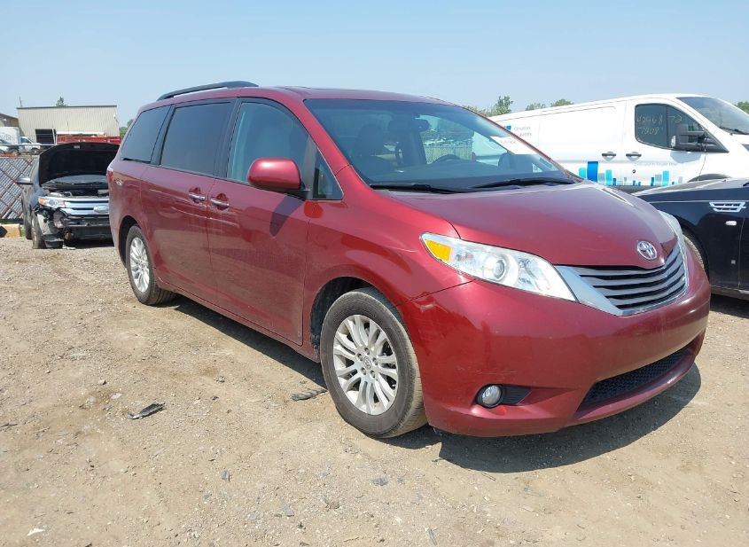 2016 TOYOTA SIENNA XLE 8 PASSENGER photo