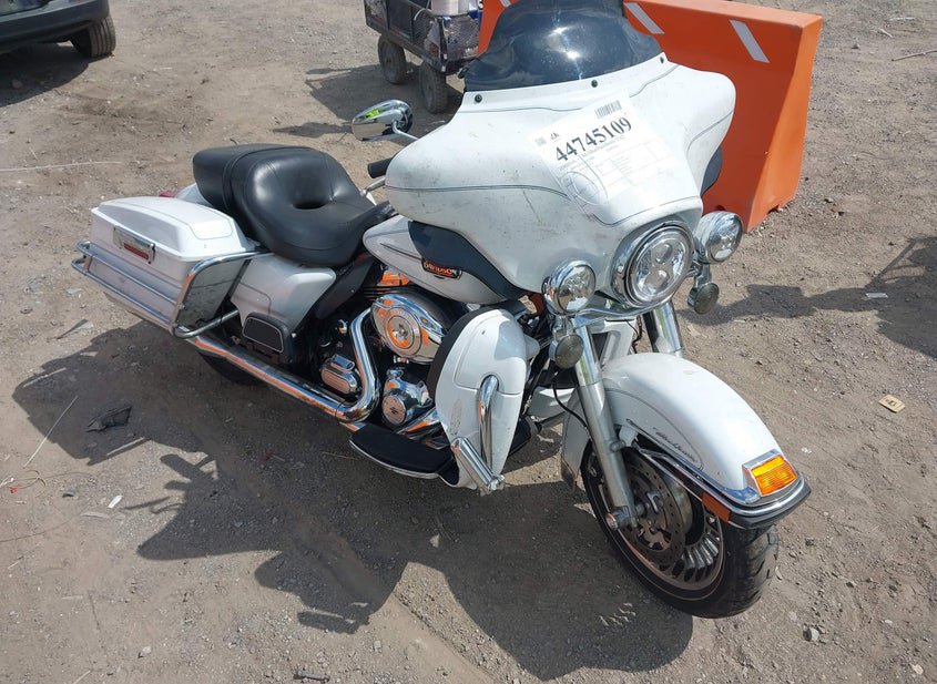 2012 Harley-Davidson Flhtcu 2 photo