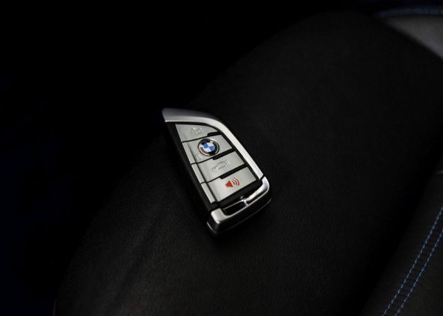 2020 BMW X3 VIN: 5UXTY3C0XLLE54747