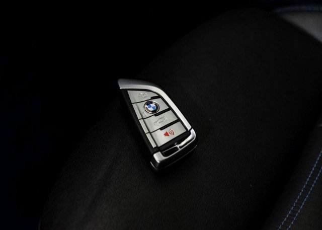 2020 BMW X3 VIN: 5UXTY3C0XLLE54747