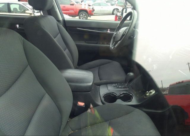 5XYKTCA19BG056282 2011 KIA SORENTO-4