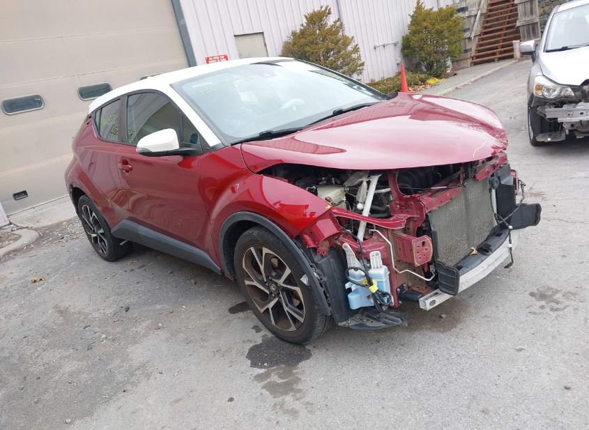 2018 TOYOTA C-HR XLE PREMIUM photo