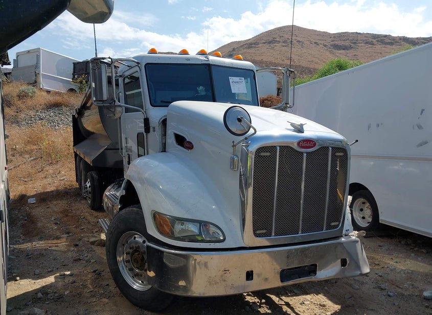 2015 Peterbilt 384 photo