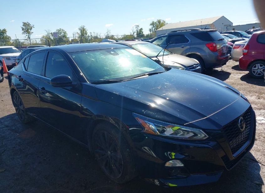 2022 NISSAN ALTIMA SR FWD photo