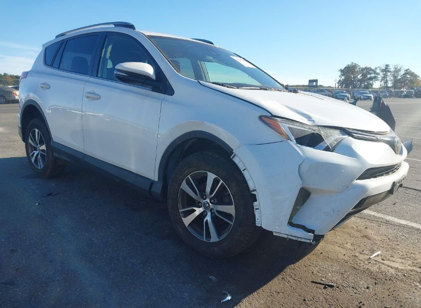 2018 TOYOTA RAV4 XLE photo