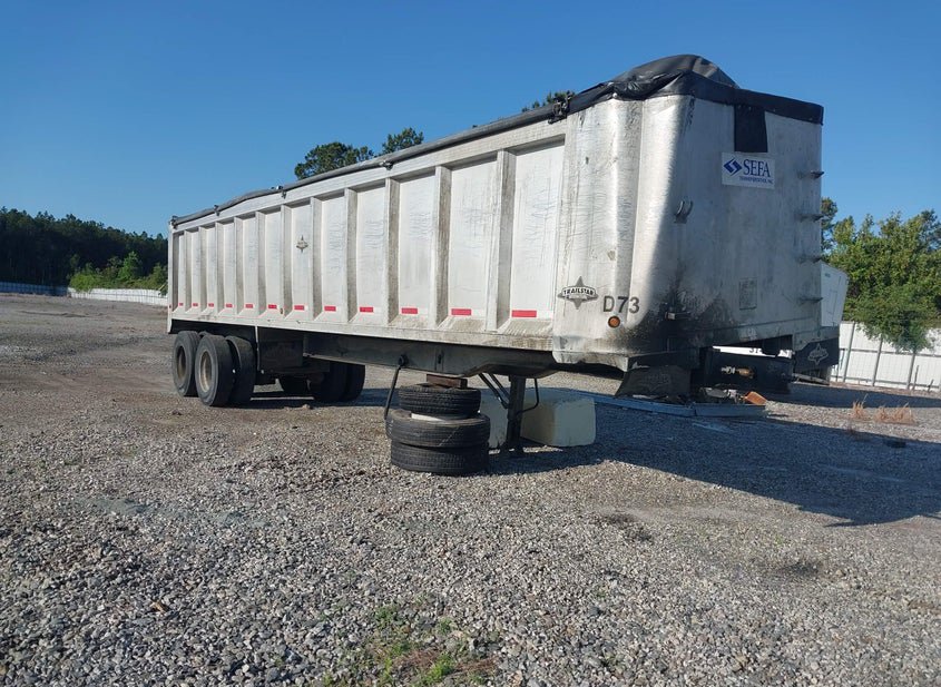 2014 Trailstar International Dump Trailer photo